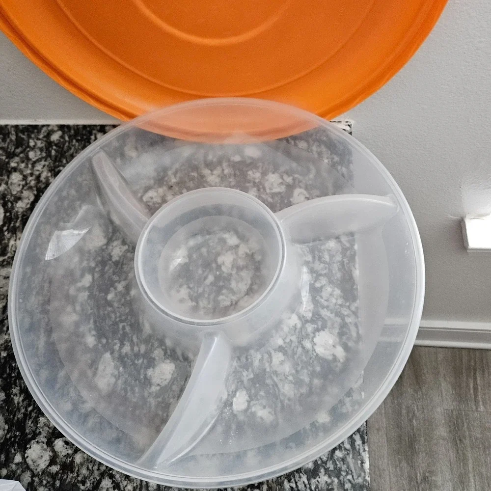 Rubbermaid TakeAlongs 4 Compartment  Tray Lid-Party‎ Snack Server